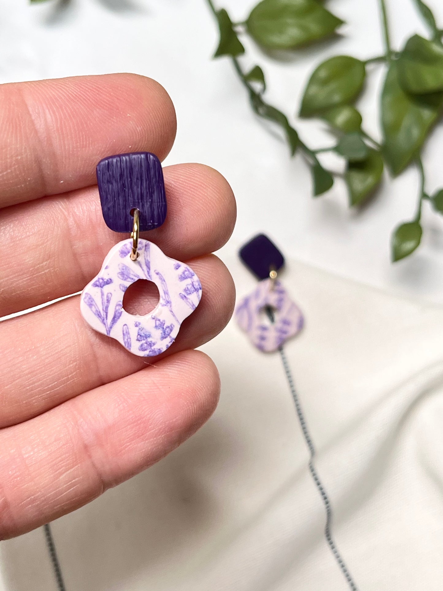 Lavender Print Mini Flower Dangle w/ Clay Stud (Gold)