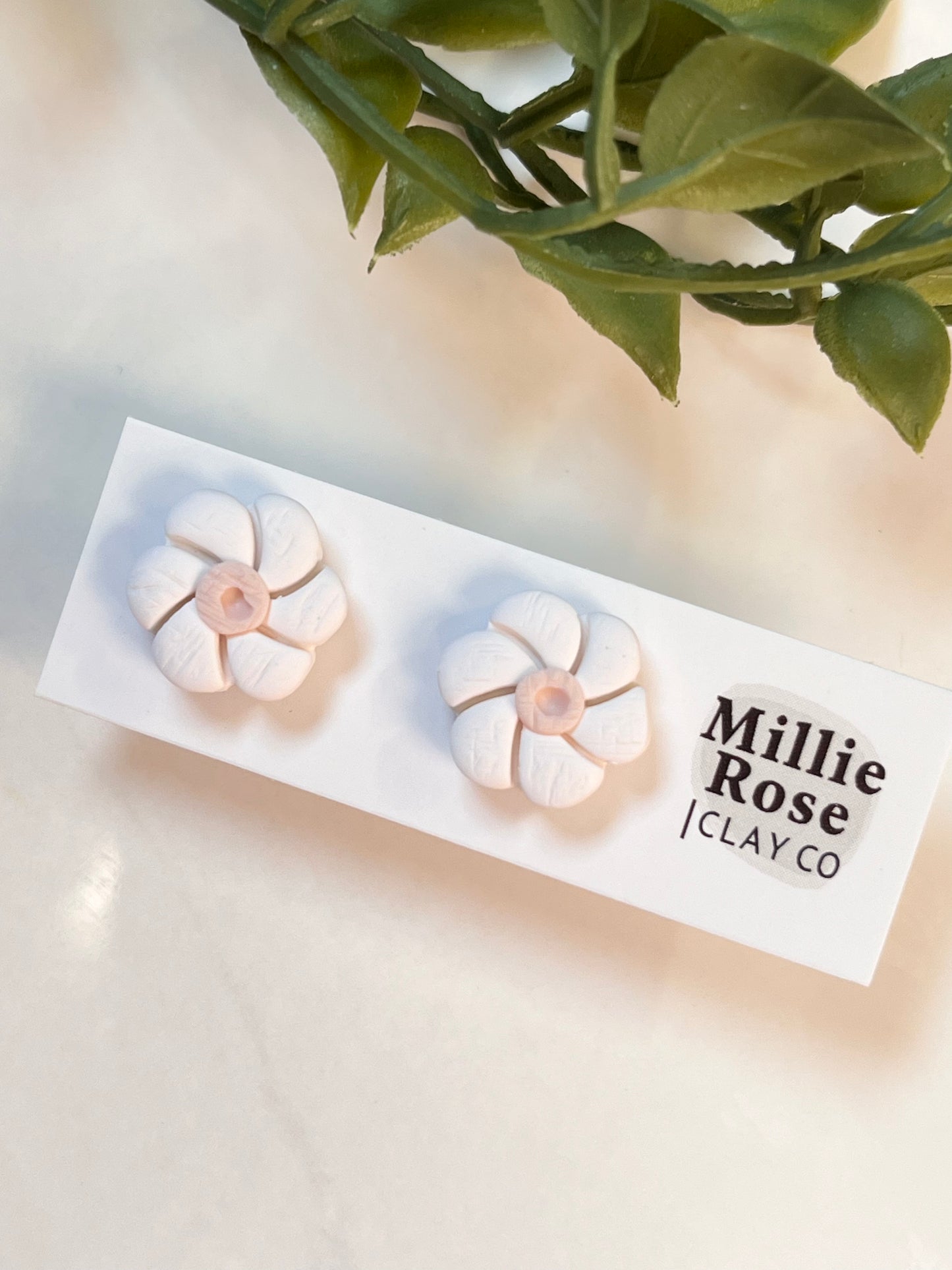 Twisted Cream Flower Stud (Nude Center)