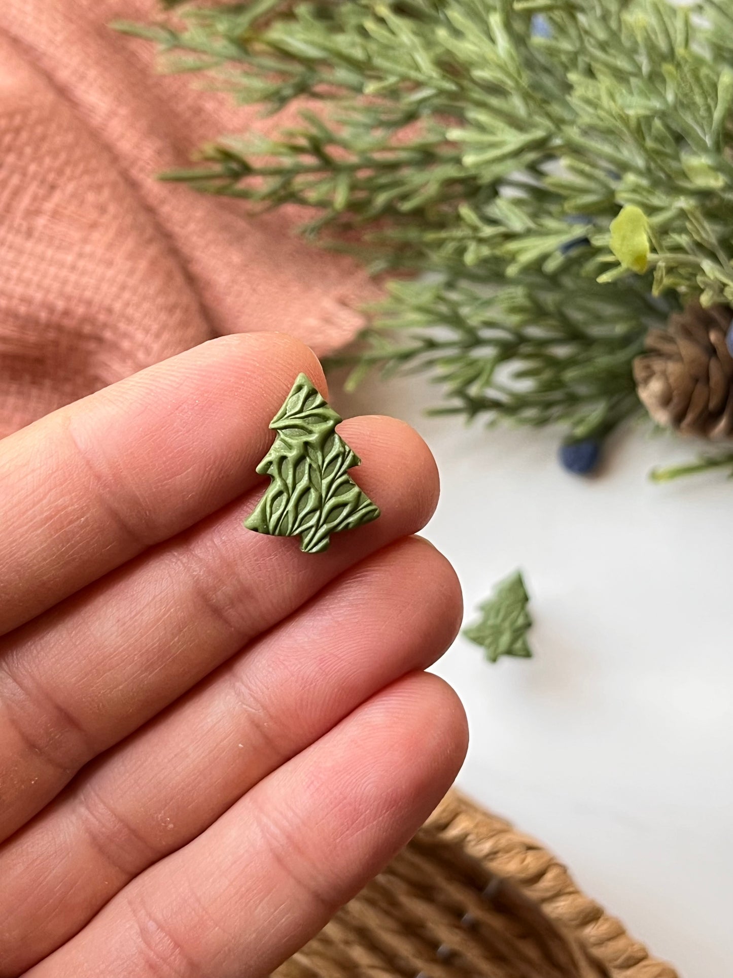 Green Pearl Textured Tree Stud